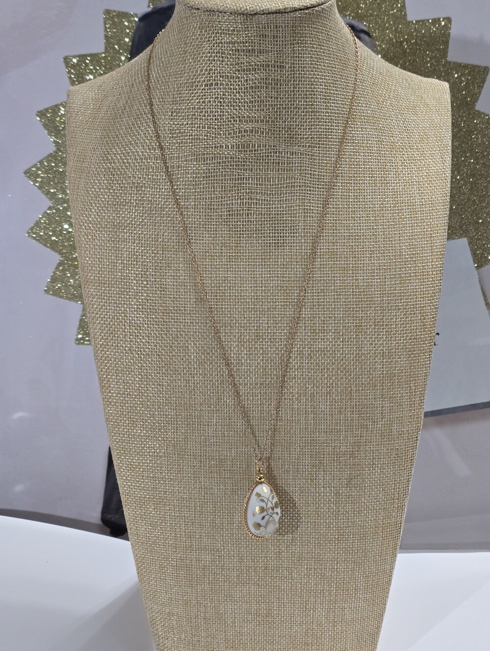 Vintage 1978 Franklin Mint Bisque Porcelain Floral Easter Egg Pendant Necklace - Picture 3 of 8